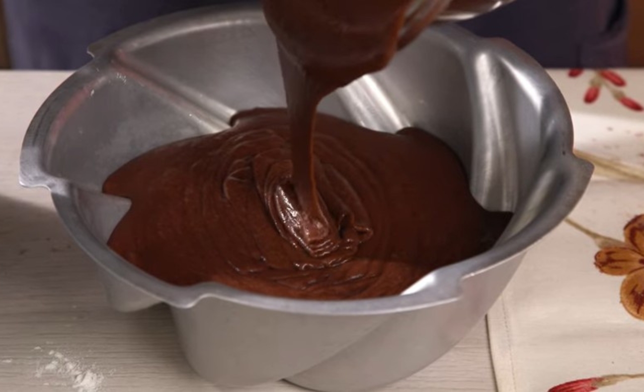 Passo 3 - Assando o bolo